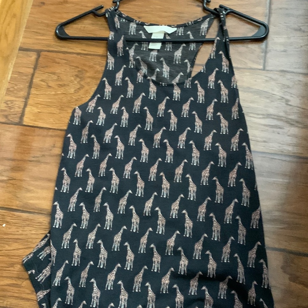 Tank top with giraffes